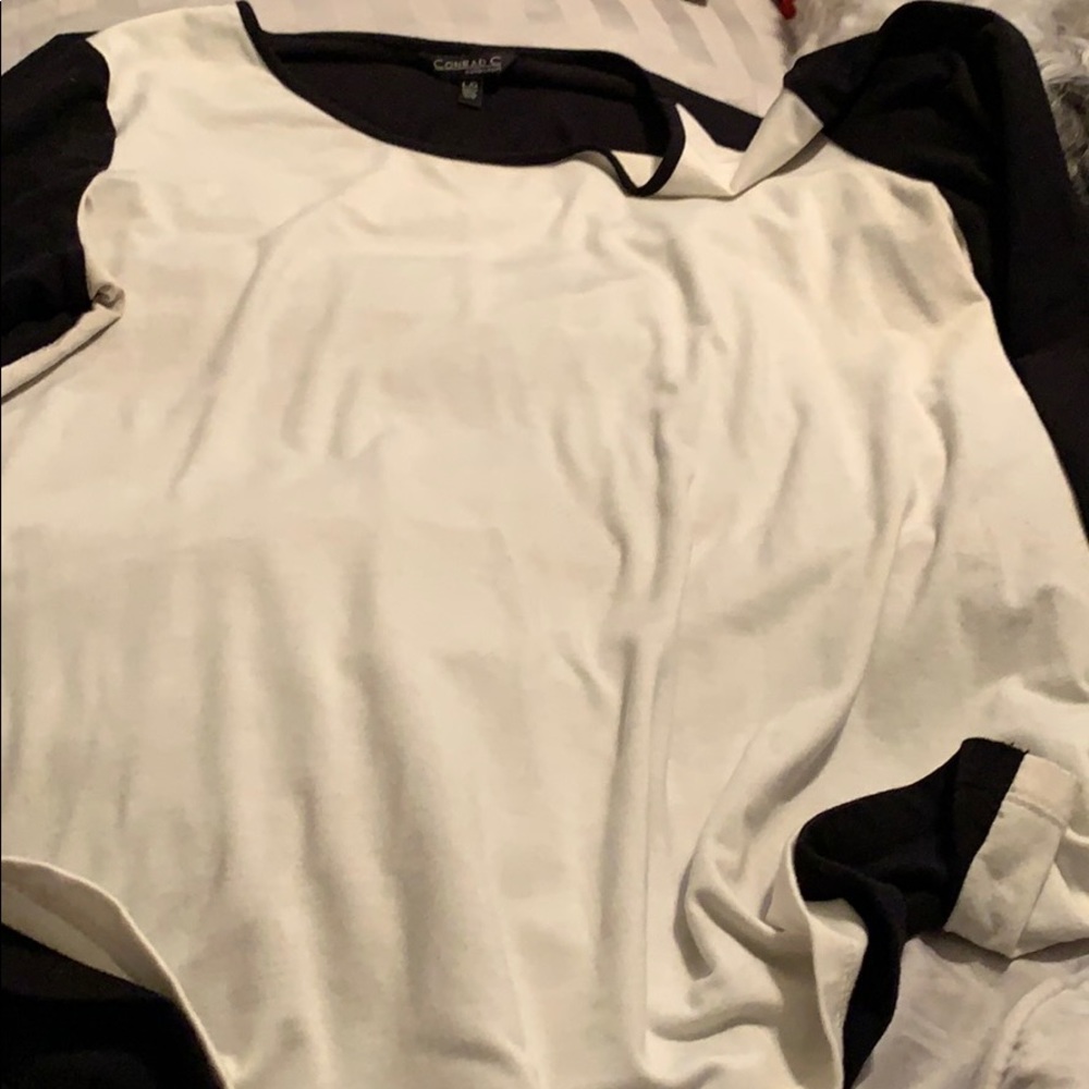 Long sleeved black and white top